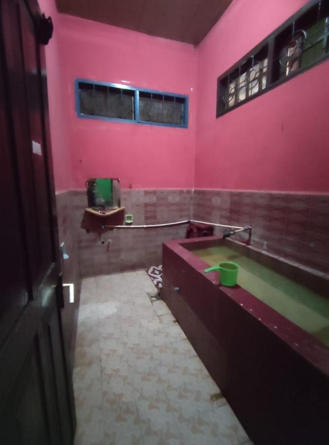 Hotel Utami Pipulu エクステリア 写真